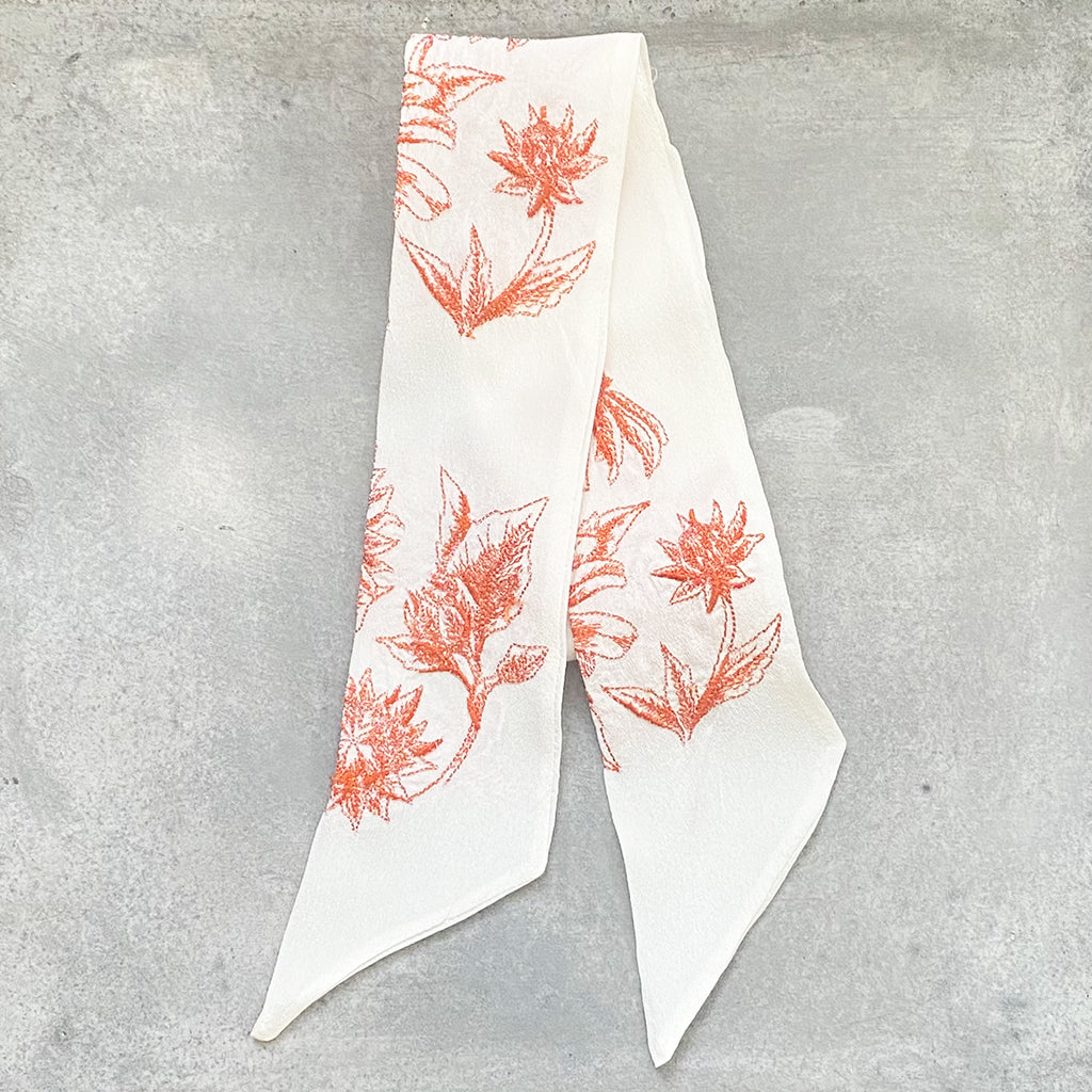 TOILE FLOWER NECK BOWIE