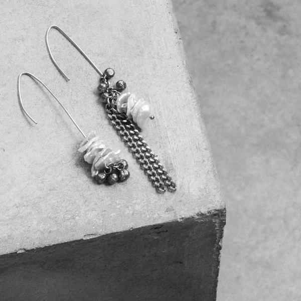 Asymmetric Petal Pearl Earring
